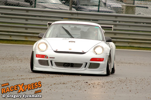 Greg Franchi driftend met de Porsche 997 Cup S